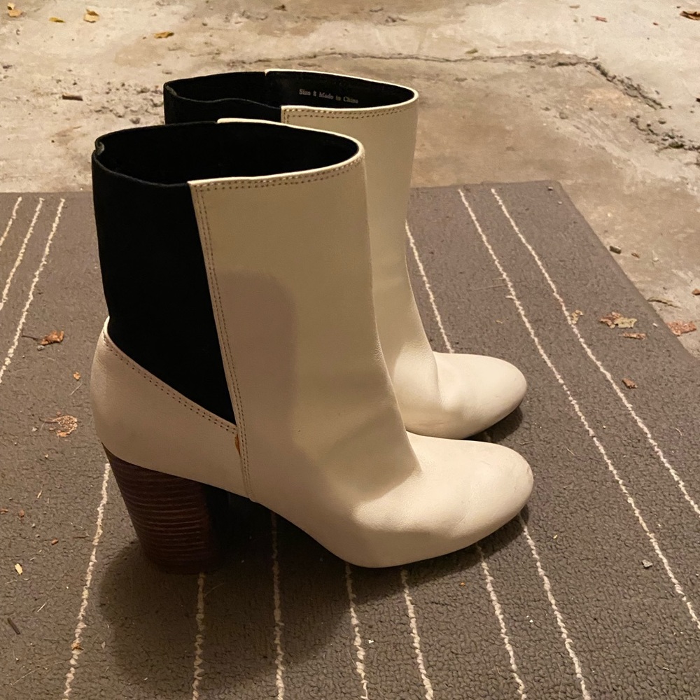 DOLCE VITA White Leather Booties